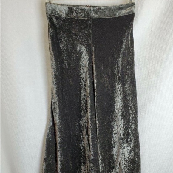 ✨HP✨ZARA XS Dark Green Velvet Midi Skirt - Picture 6 of 8